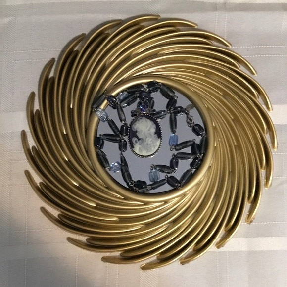 HOST PICK- VINTAGE WORTHINGTON LONG BEAD CAMEO NECKLACE. - Picture 6 of 8